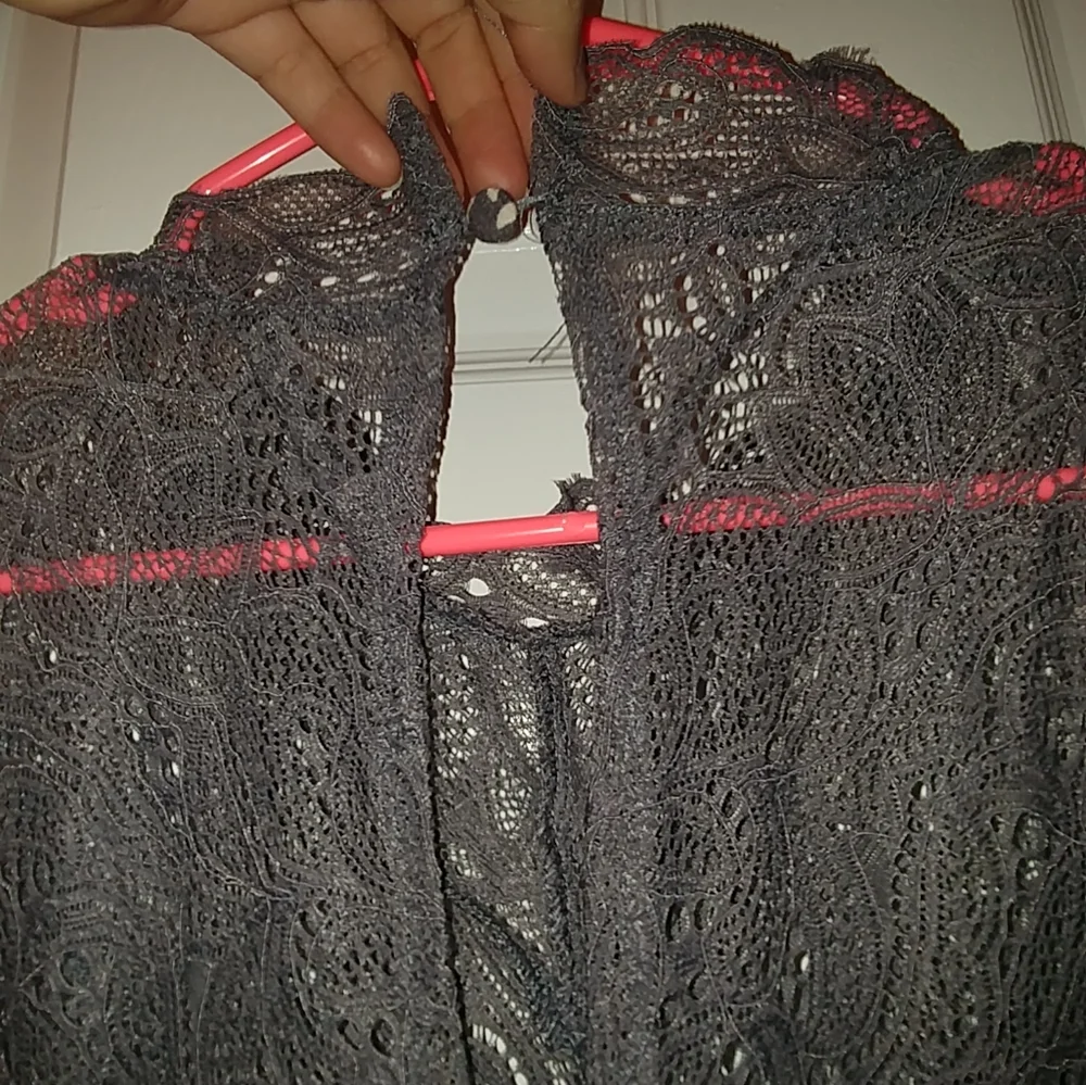 TORRID Sharkbite Floral Lace Top  Size 2 (18-20/ 2X) - Picture 3 of 12